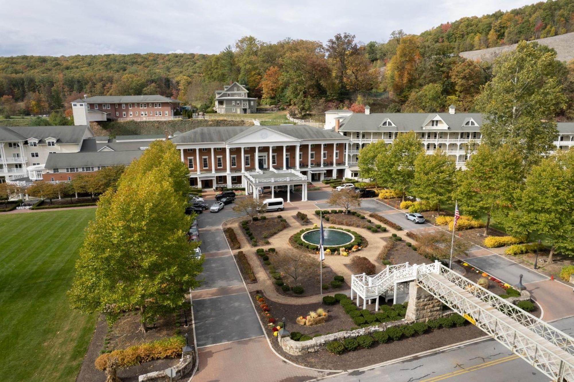 Omni Bedford Springs Resort Exterior foto